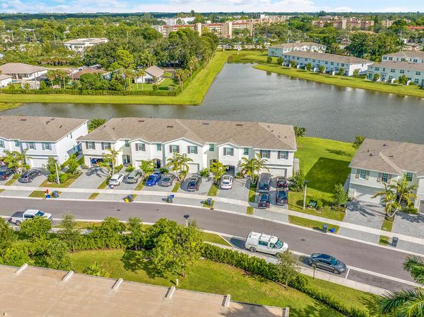 6933 Harbours Edge Avenue, Lake Worth FL 33467