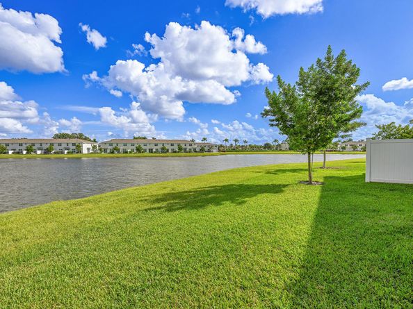 6933 Harbours Edge Avenue, Lake Worth FL 33467