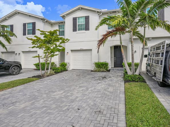 6933 Harbours Edge Avenue, Lake Worth FL 33467