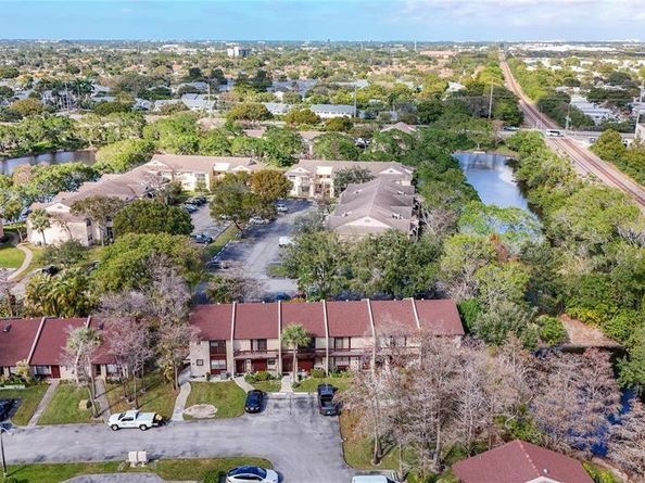 613 NW 47th St, Deerfield Beach FL 33064