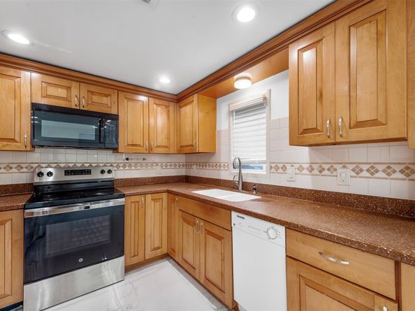 6840 SW 3rd St, Miami FL 33144