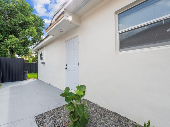 6840 SW 3rd St, Miami FL 33144