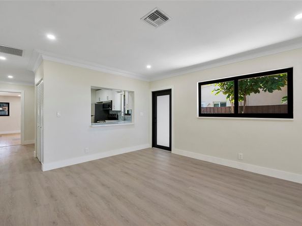 617 NE 38th St, Oakland Park FL 33334