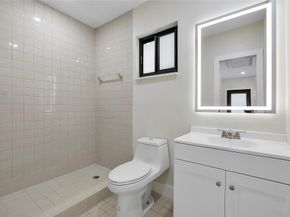 617 NE 38th St, Oakland Park FL 33334