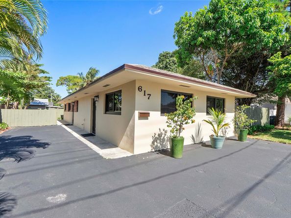 617 NE 38th St, Oakland Park FL 33334