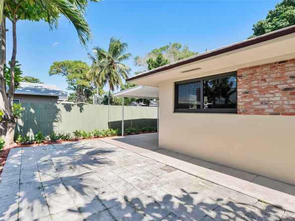 617 NE 38th St, Oakland Park FL 33334