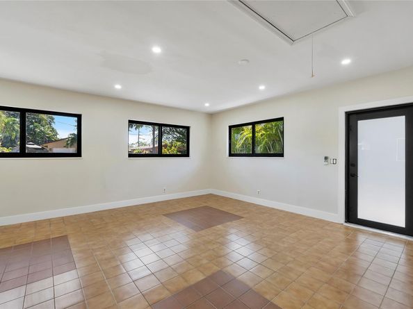 617 NE 38th St, Oakland Park FL 33334