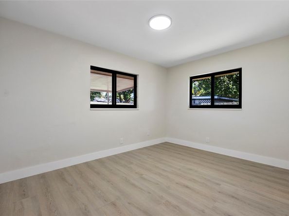 617 NE 38th St, Oakland Park FL 33334