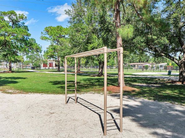 617 NE 38th St, Oakland Park FL 33334