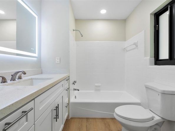 617 NE 38th St, Oakland Park FL 33334