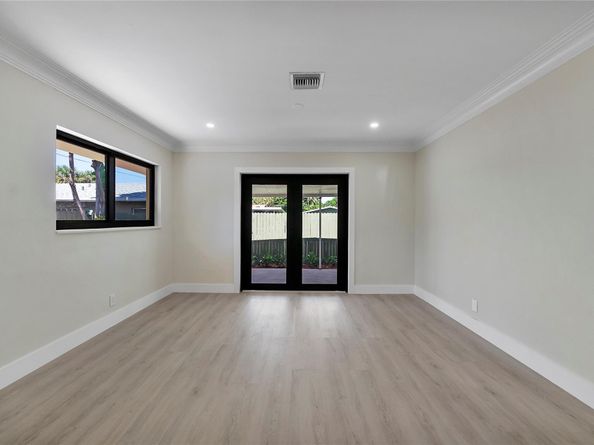 617 NE 38th St, Oakland Park FL 33334