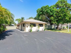 617 NE 38th St, Oakland Park FL 33334