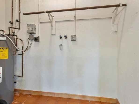 617 NE 38th St, Oakland Park FL 33334