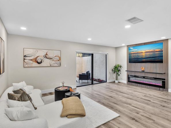 1381 NW 99th Ave 172, Pembroke Pines FL 33024