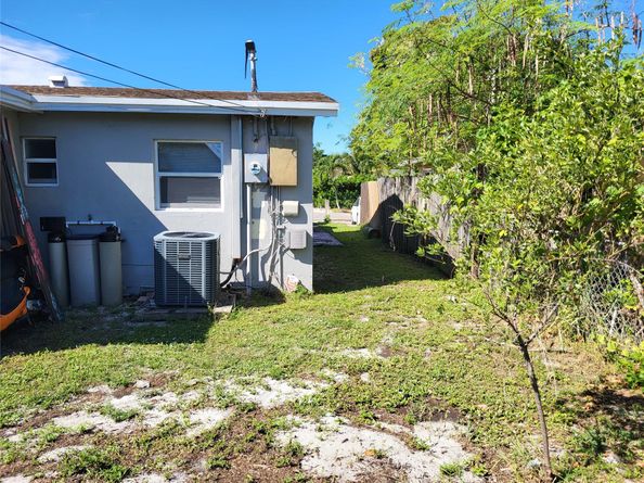 2330 NE 1st Ave, Pompano Beach FL 33060