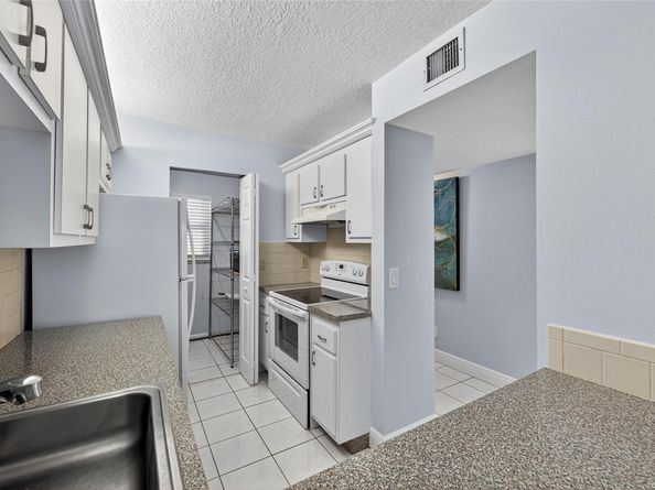 2920 NE 8th Ter 103, Oakland Park FL 33334