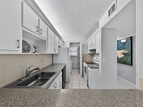 2920 NE 8th Ter 103, Oakland Park FL 33334