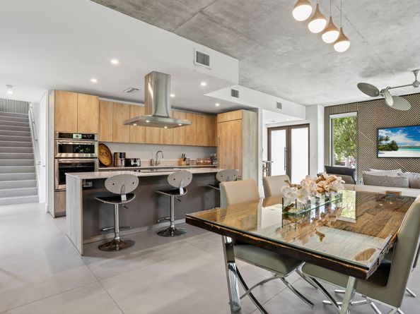 925 NE 6th Street, Fort Lauderdale FL 33304