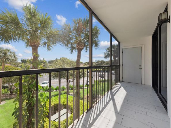 5340 Las Verdes Circle 322, Delray Beach FL 33484
