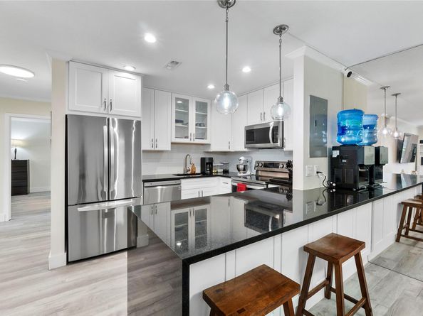 6205 Bay Club Dr 3, Fort Lauderdale FL 33308