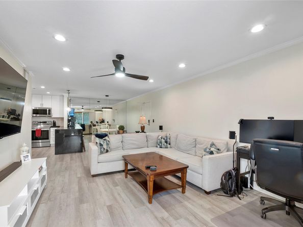 6205 Bay Club Dr 3, Fort Lauderdale FL 33308