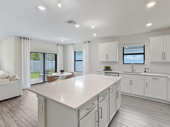 2960 Shortleaf Ave, Oakland Park FL 33311