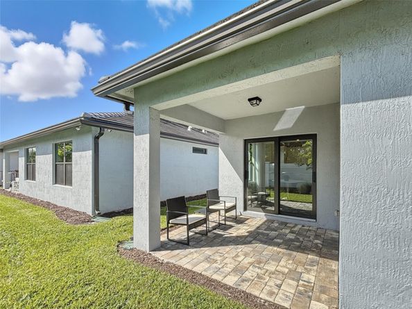 2960 Shortleaf Ave, Oakland Park FL 33311