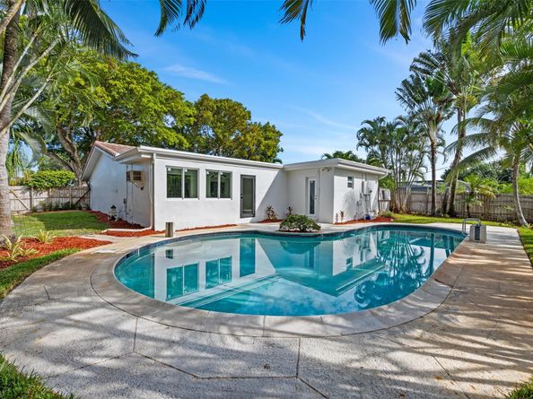 5300 Adams St, Hollywood FL 33021