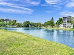 2106 S Cypress Bend Dr 404, Pompano Beach FL 33069