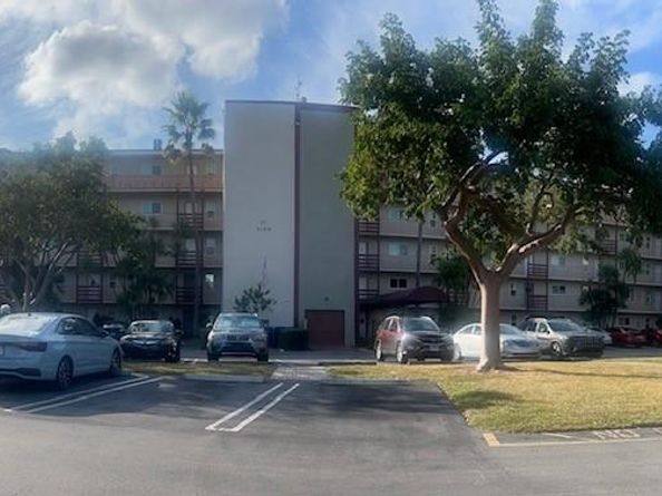 2106 S Cypress Bend Dr 404, Pompano Beach FL 33069