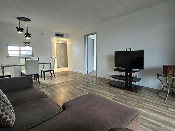 4898 NW 29th Ct 412, Lauderdale Lakes FL 33313