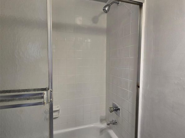 4898 NW 29th Ct 412, Lauderdale Lakes FL 33313