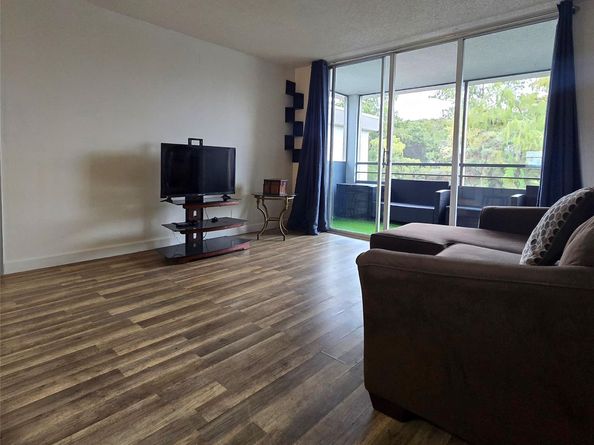 4898 NW 29th Ct 412, Lauderdale Lakes FL 33313