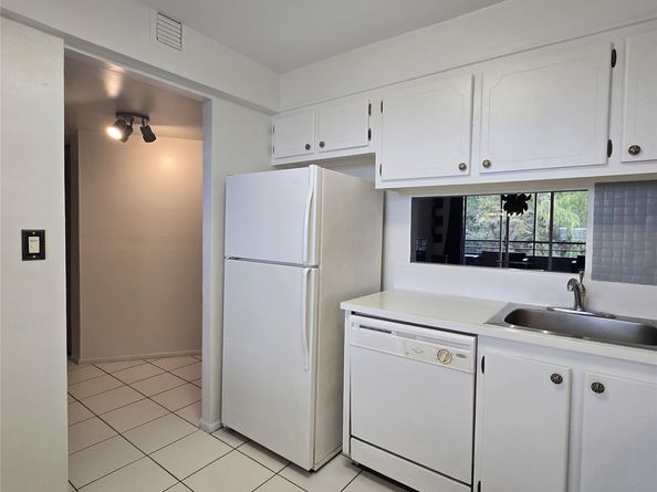 4898 NW 29th Ct 412, Lauderdale Lakes FL 33313