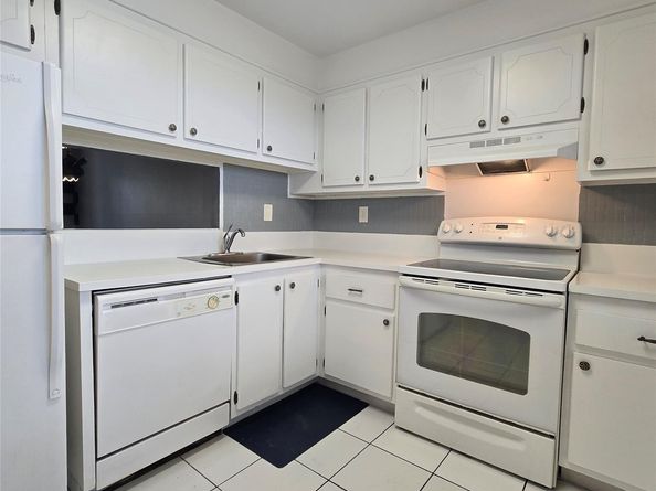 4898 NW 29th Ct 412, Lauderdale Lakes FL 33313