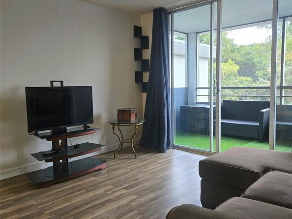 4898 NW 29th Ct 412, Lauderdale Lakes FL 33313