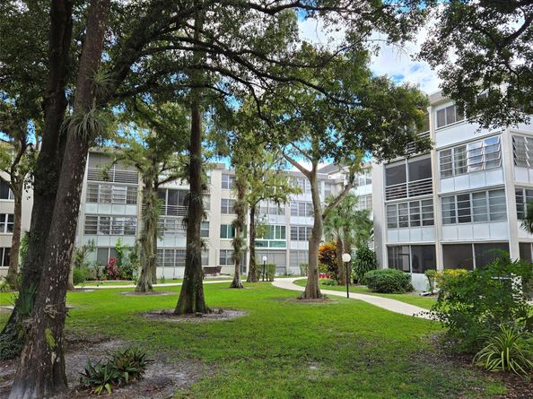 4898 NW 29th Ct 412, Lauderdale Lakes FL 33313