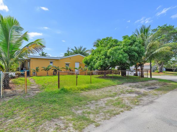 7050 Raleigh Street, Hollywood FL 33024