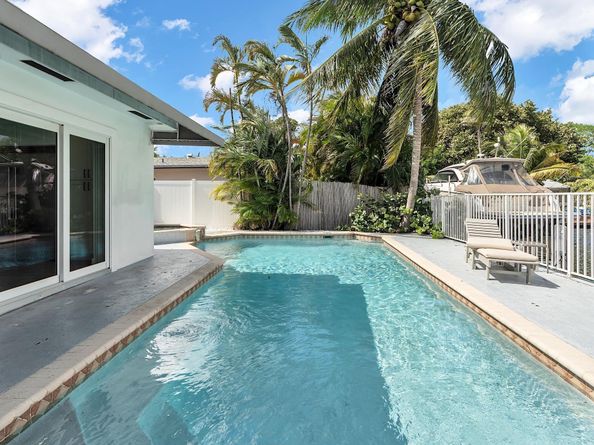 2233 SE 15th St, Pompano Beach FL 33062