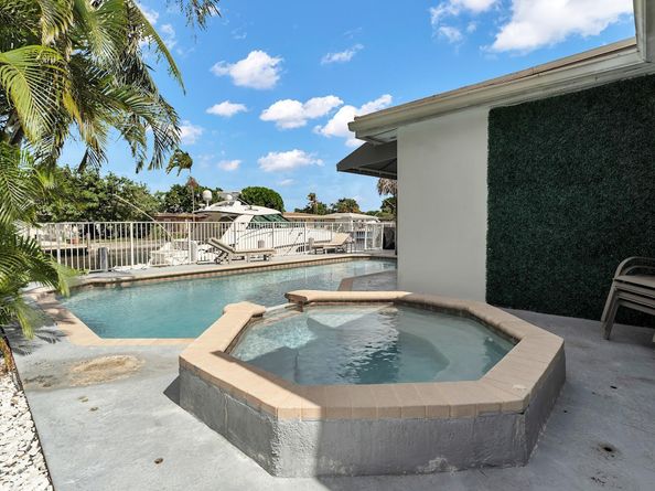 2233 SE 15th St, Pompano Beach FL 33062