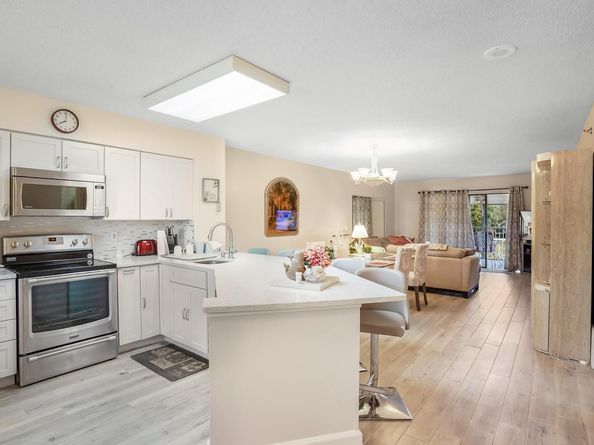 2334 S Cypress Bend Dr 302, Pompano Beach FL 33069