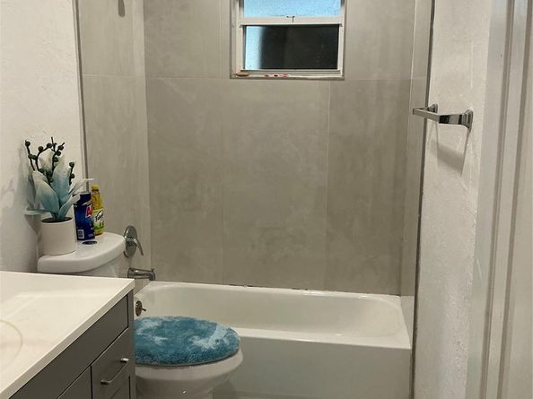 3470 NW 39th St, Lauderdale Lakes FL 33309