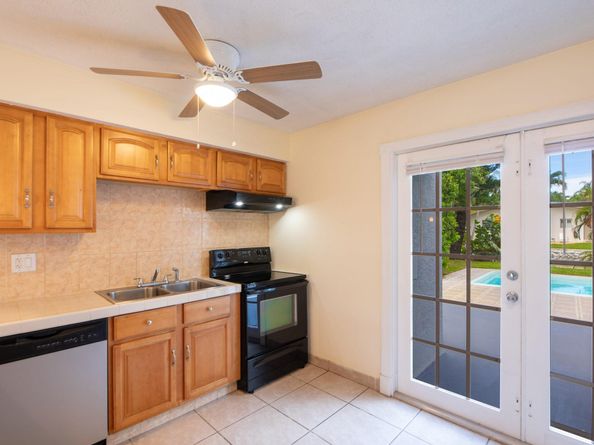 4500 NE 15th Ave, Oakland Park FL 33334