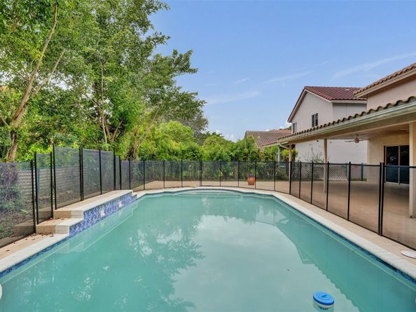 8500 NW 57th Dr, Coral Springs FL 33067