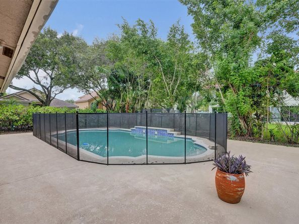 8500 NW 57th Dr, Coral Springs FL 33067