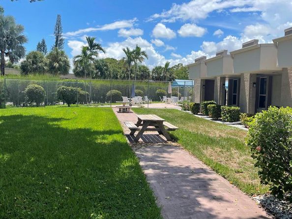 225 Bonnie Boulevard 212, Palm Springs FL 33461