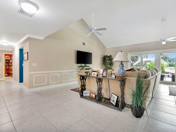 11 Berwick Road NE, Palm Beach Gardens FL 33418