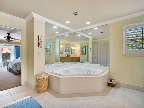 11 Berwick Road NE, Palm Beach Gardens FL 33418