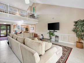 11 Berwick Road NE, Palm Beach Gardens FL 33418
