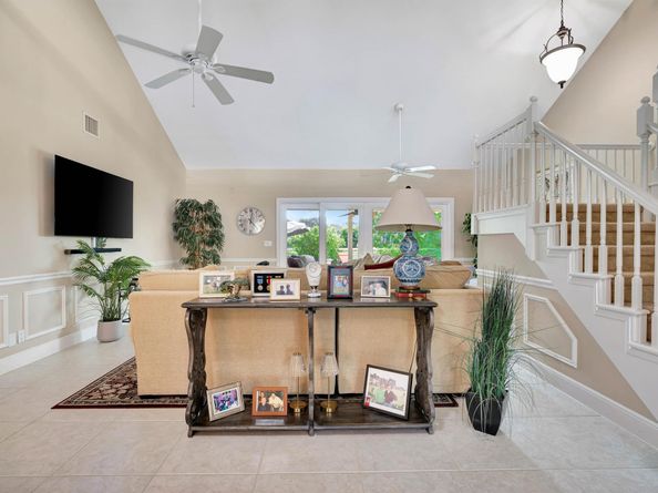 11 Berwick Road NE, Palm Beach Gardens FL 33418